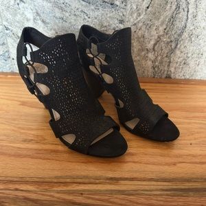 Sz 9 Vince Camuto Open Toe Pumps